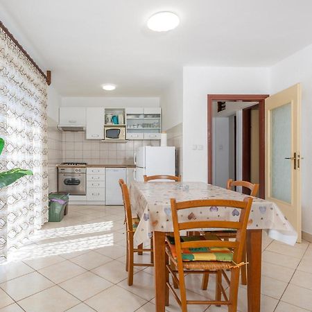 Lovely Apartment In Krk With Kitchen Brzac Exterior foto